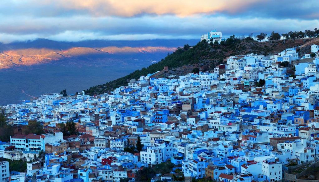 синий город Шефшауэн в Марокко